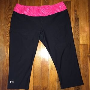 Under armour black knee length pants (large)